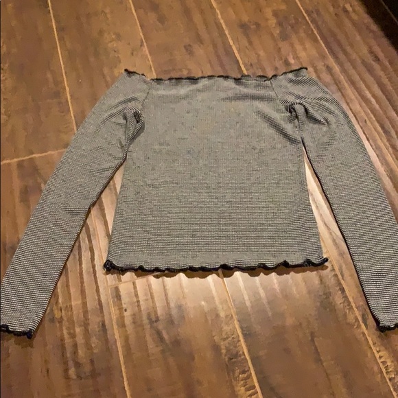 Black & white striped stretchy top - Picture 3 of 3